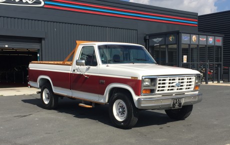 Ford F-250  Année 1985 voiture de collection à vendre