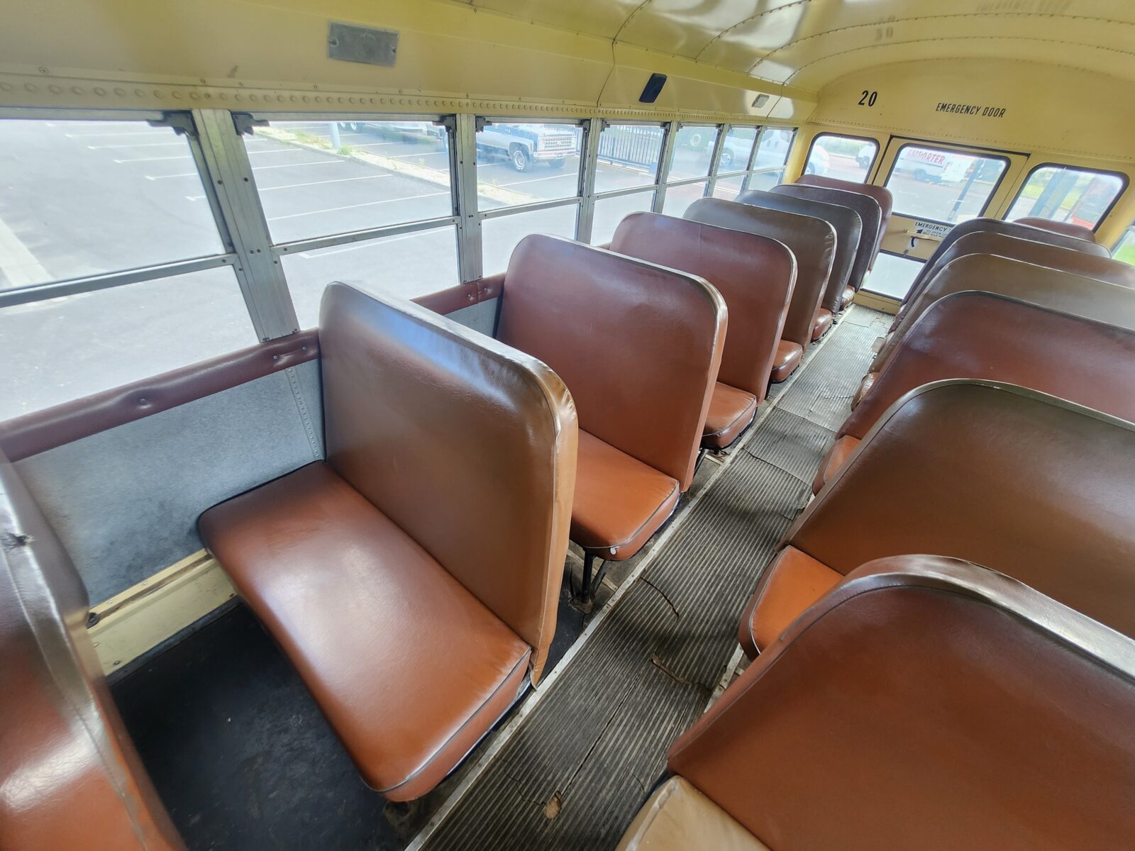 School Bus Année 1986 voiture de collection à vendre