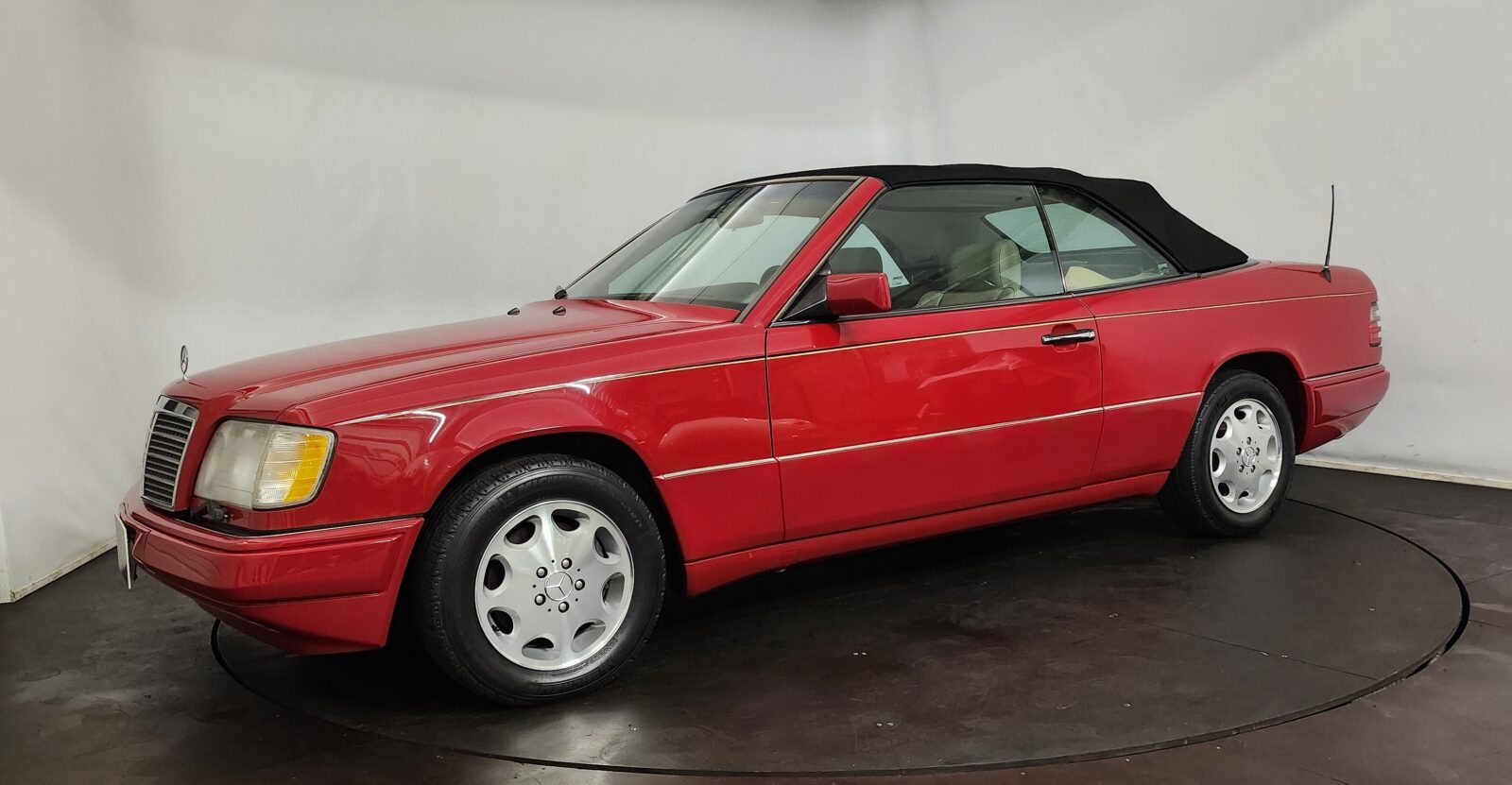 Mercedes E 320 cabriolet Année 1995 voiture de collection à vendre
