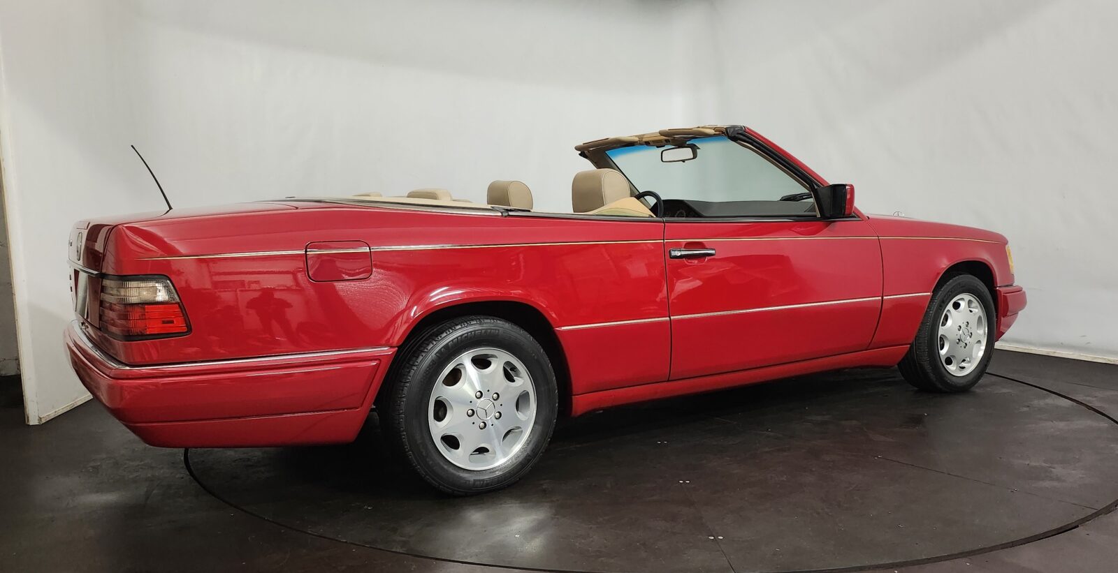 Mercedes E 320 cabriolet Année 1995 voiture de collection à vendre