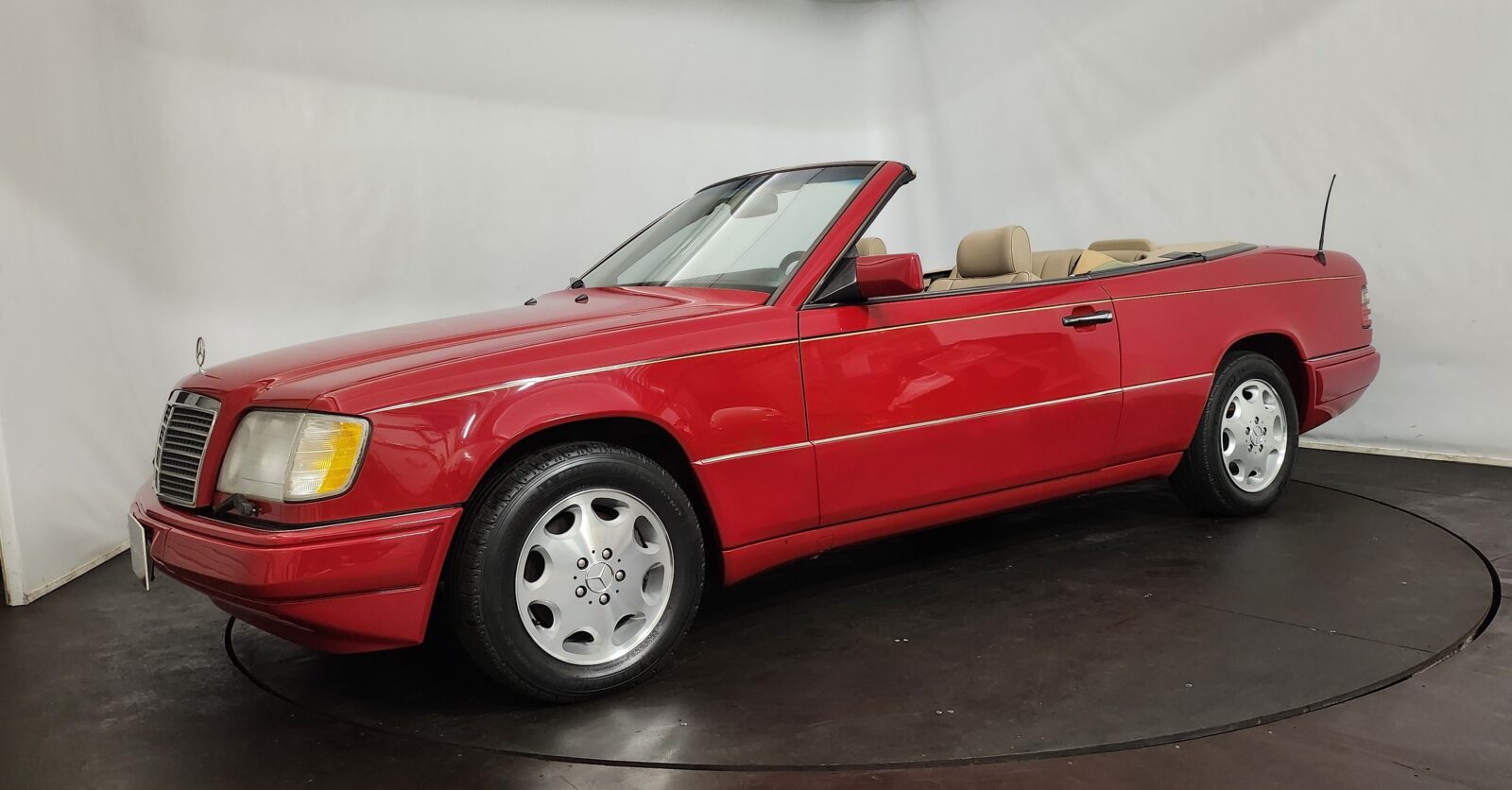 Mercedes E 320 cabriolet Année 1995 voiture de collection à vendre