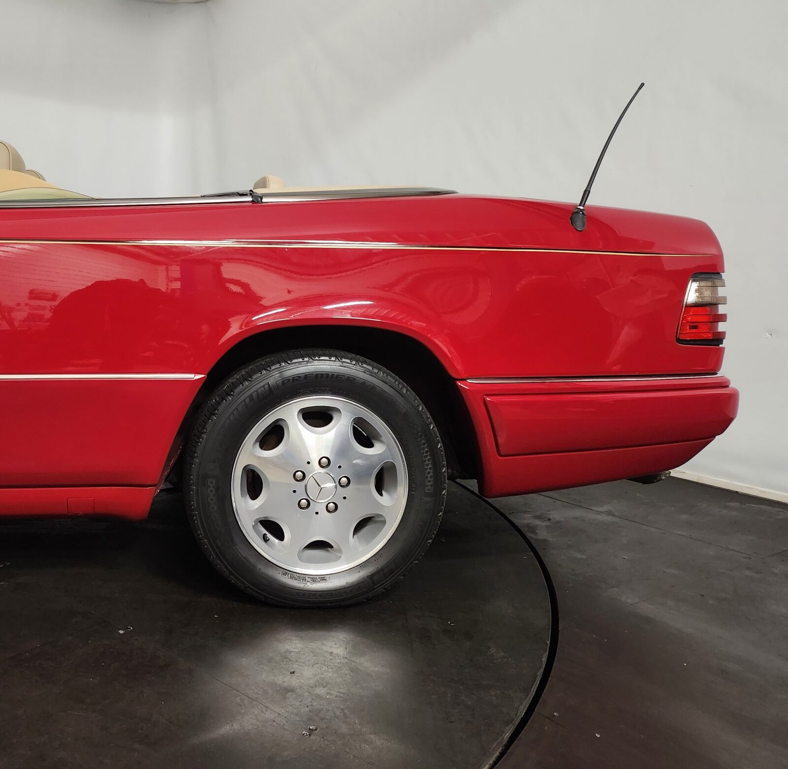 Mercedes E 320 cabriolet Année 1995 voiture de collection à vendre