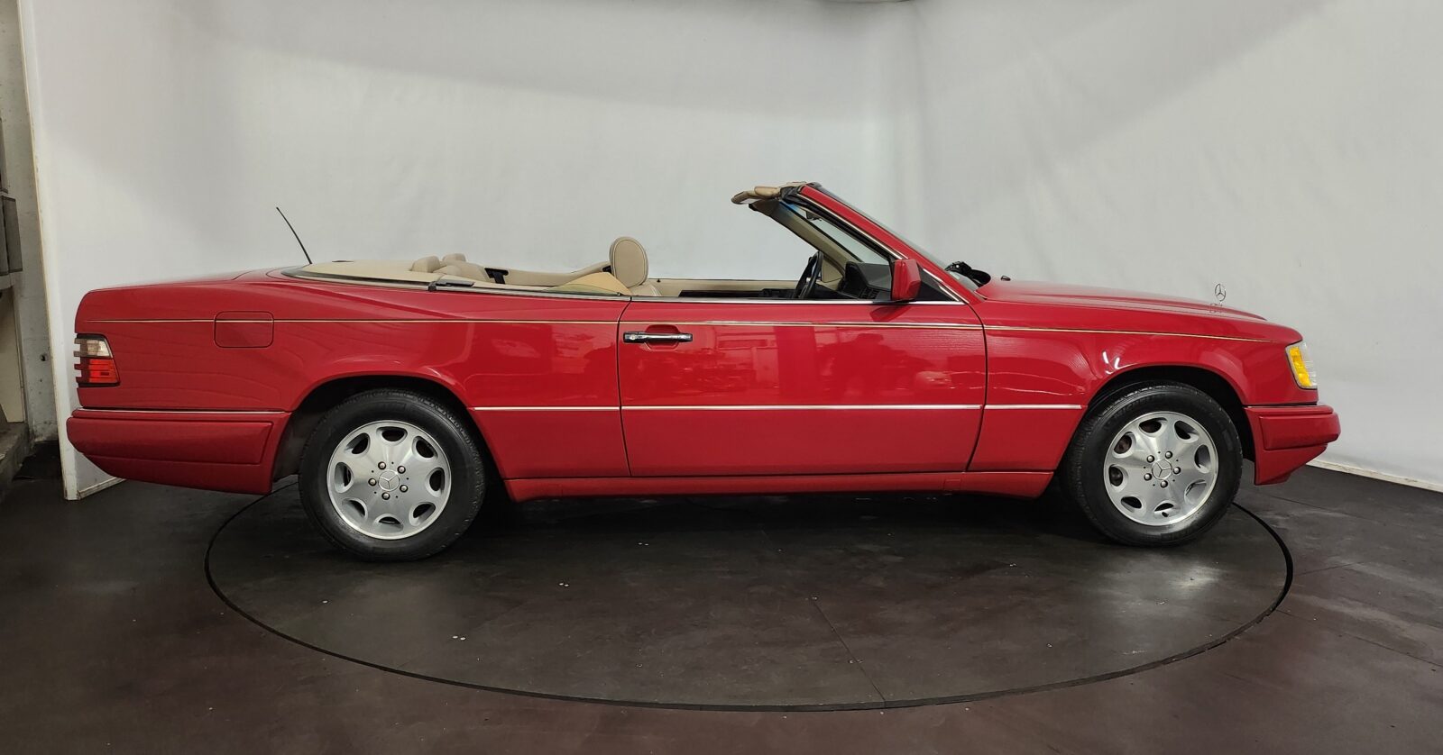 Mercedes E 320 cabriolet Année 1995 voiture de collection à vendre