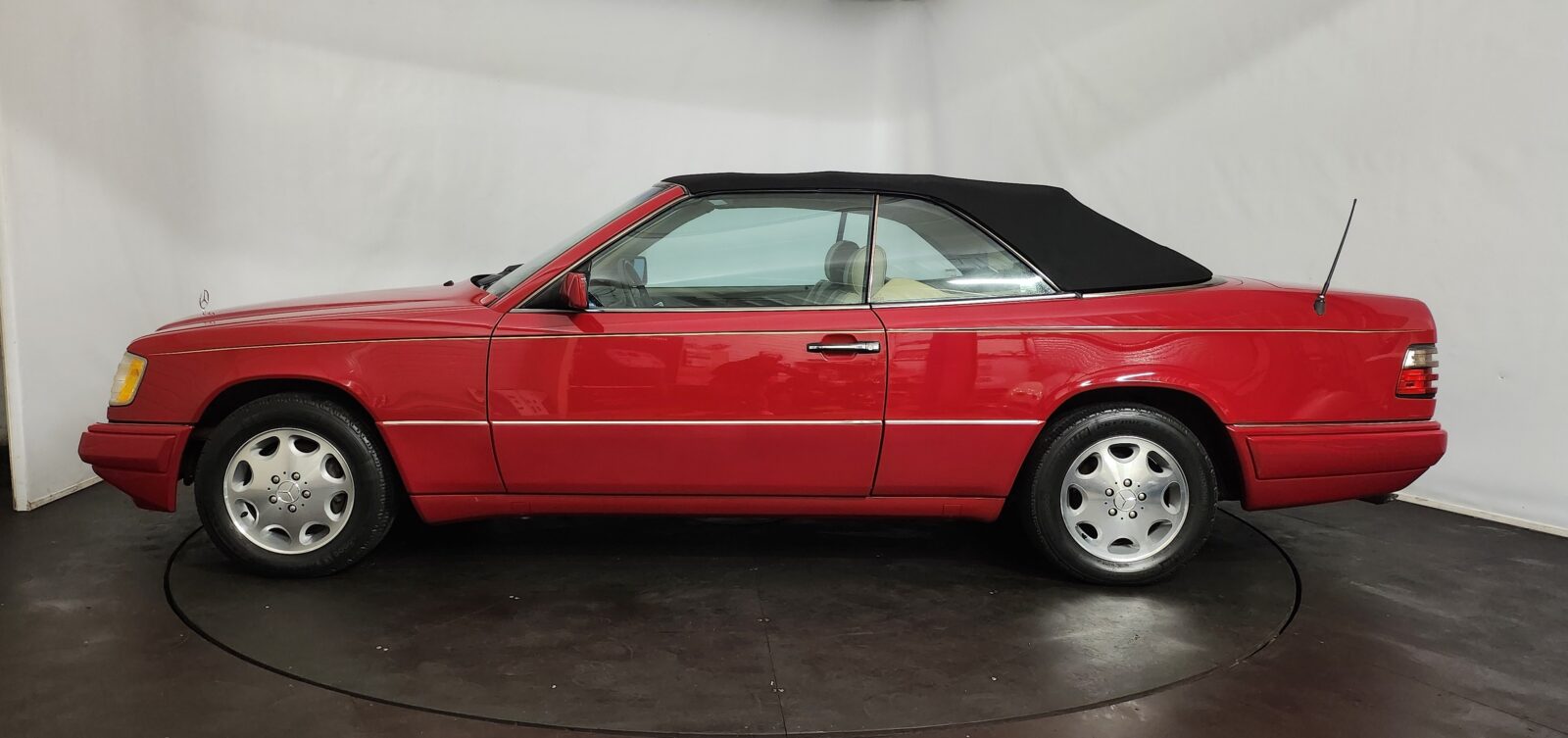 Mercedes E 320 cabriolet Année 1995 voiture de collection à vendre