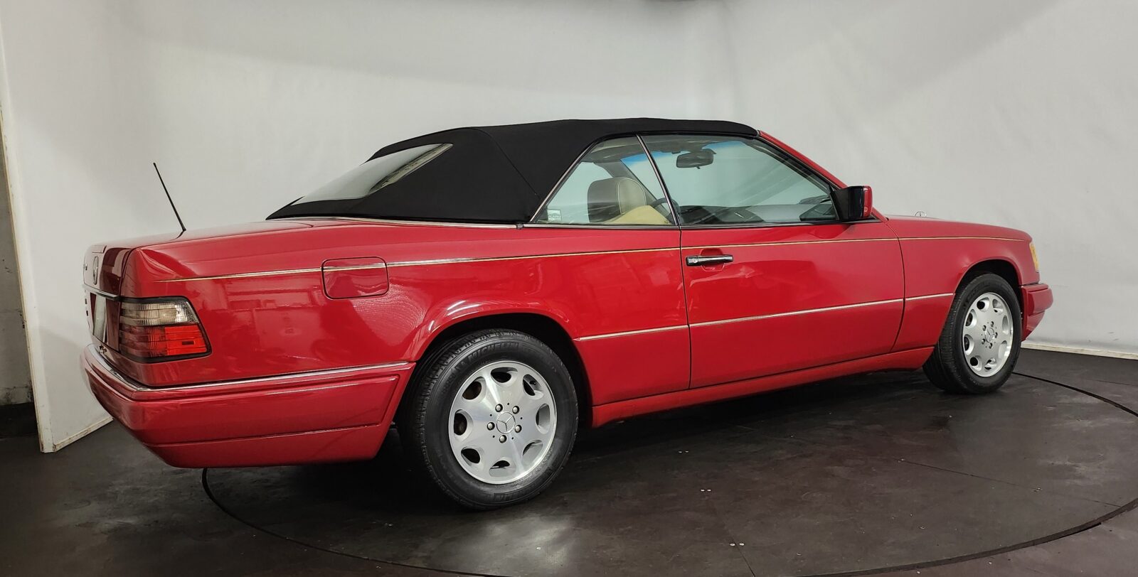 Mercedes E 320 cabriolet Année 1995 voiture de collection à vendre