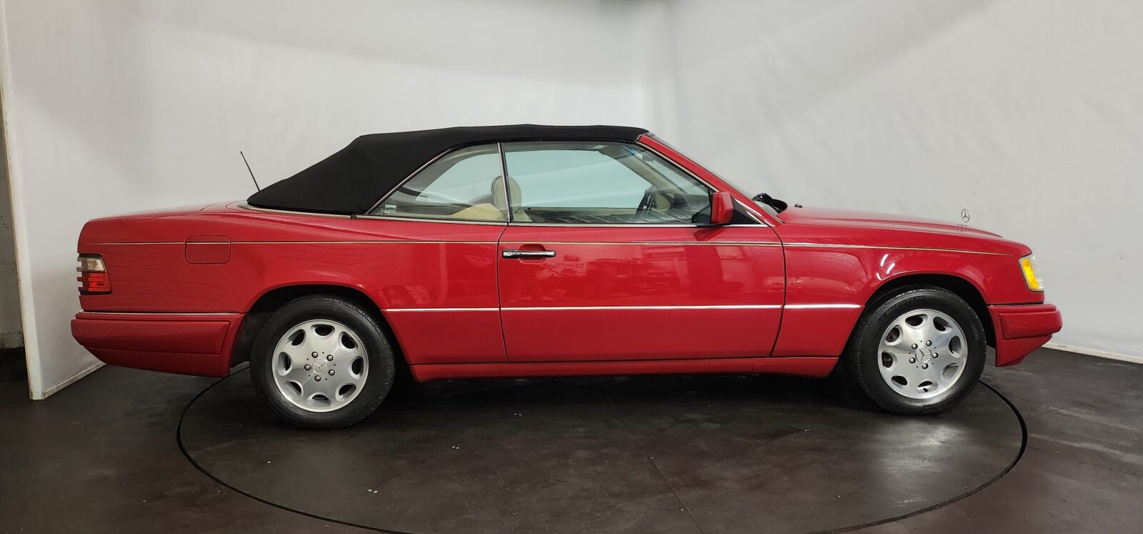 Mercedes E 320 cabriolet Année 1995 voiture de collection à vendre