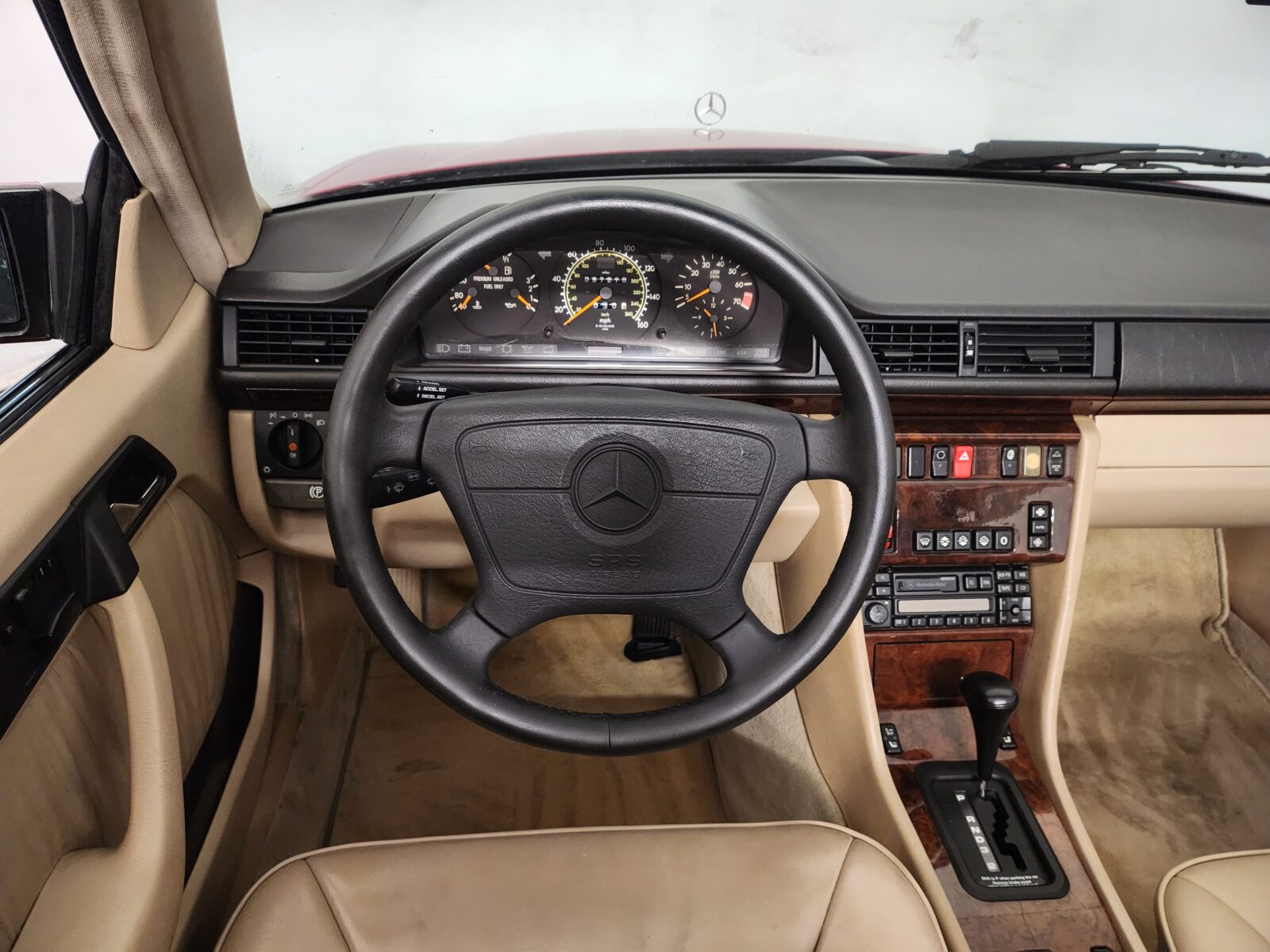 Mercedes E 320 cabriolet Année 1995 voiture de collection à vendre