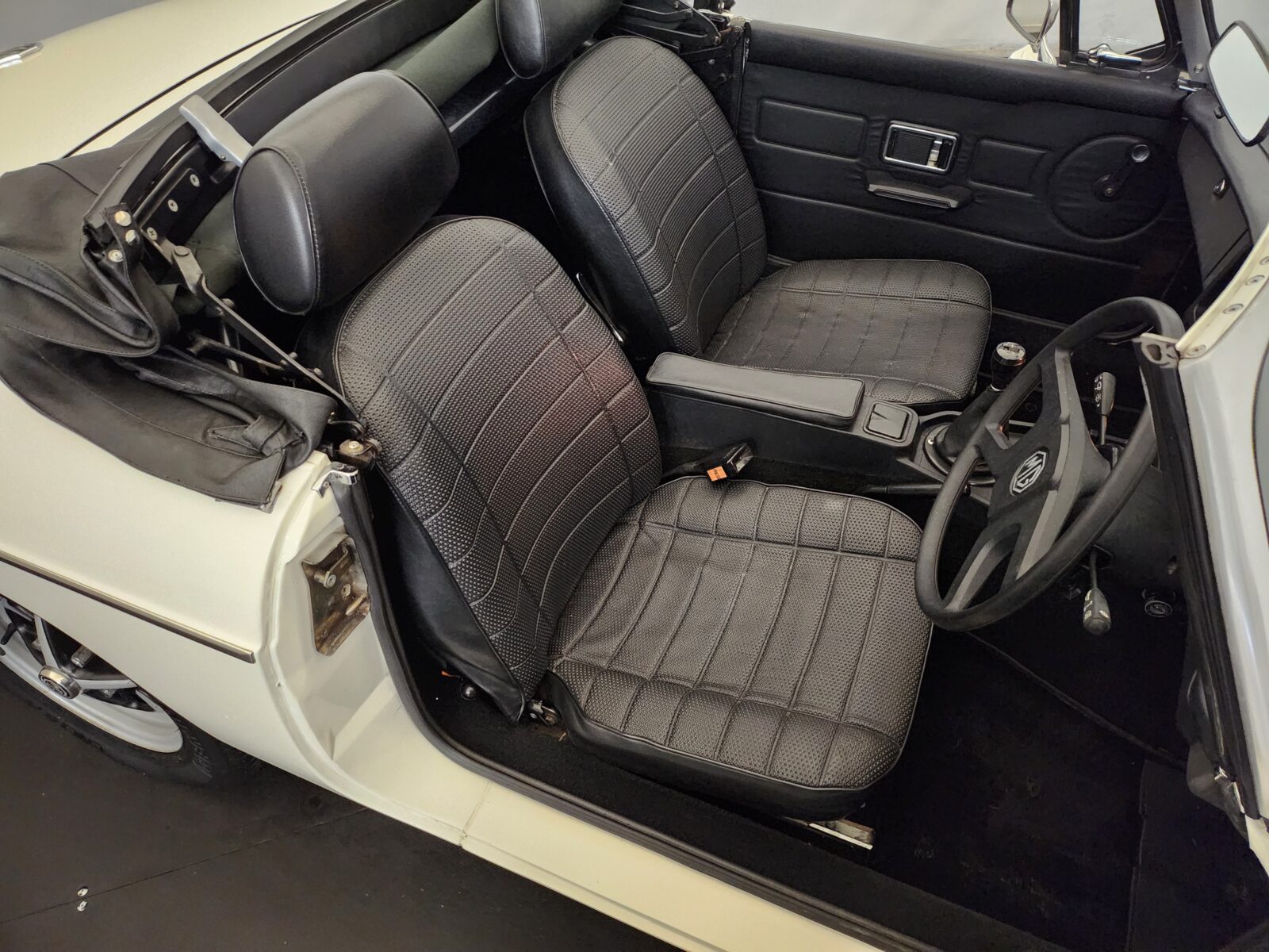 MG B cabriolet  Année 1978 voiture de collection à vendre