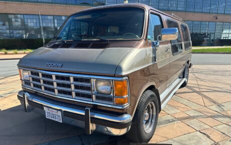 Dodge B250  Année 1989 voiture de collection à vendre