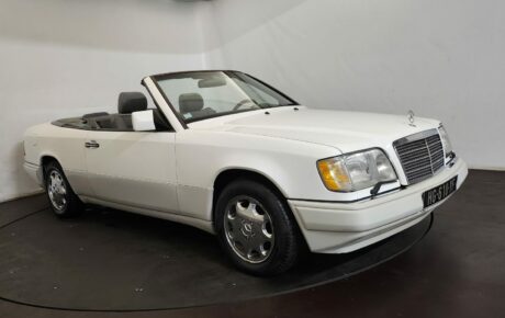 Mercedes E 320 cabriolet  Année 1995 voiture de collection à vendre